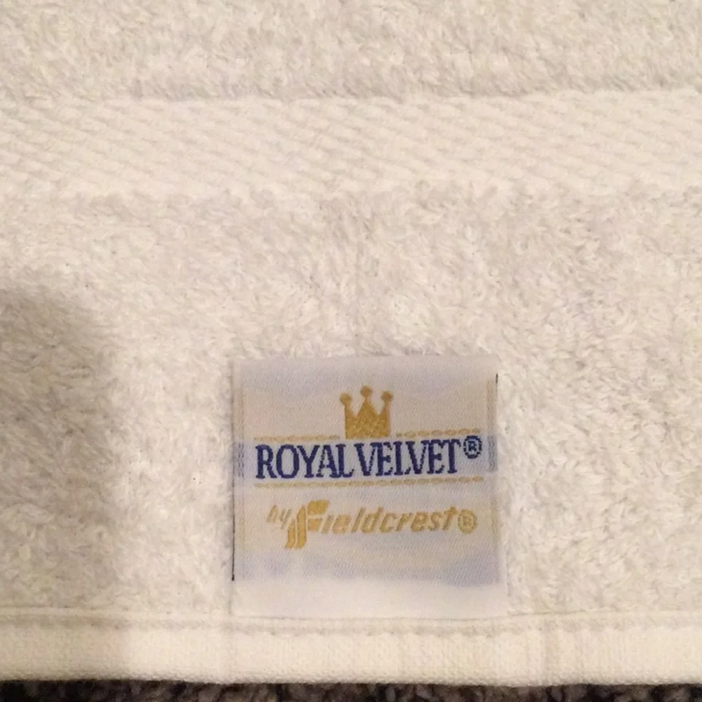 NWT Set of 2 Fieldcrest Decorative Towels